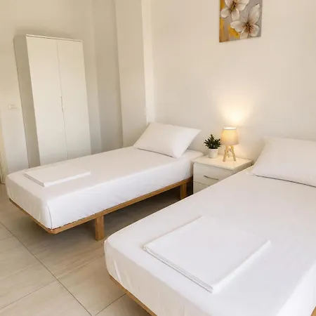 Seaside In Qerret Apartment *