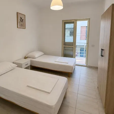 Seaside In Qerret Apartment